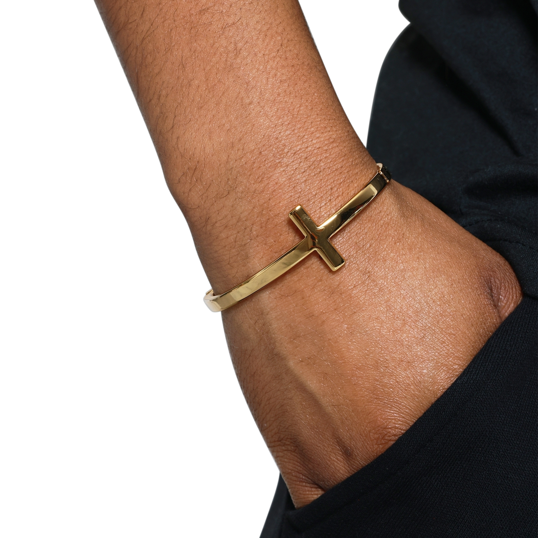 Goldener Armreif mit Kreuz – Stilvoller Schmucktrend