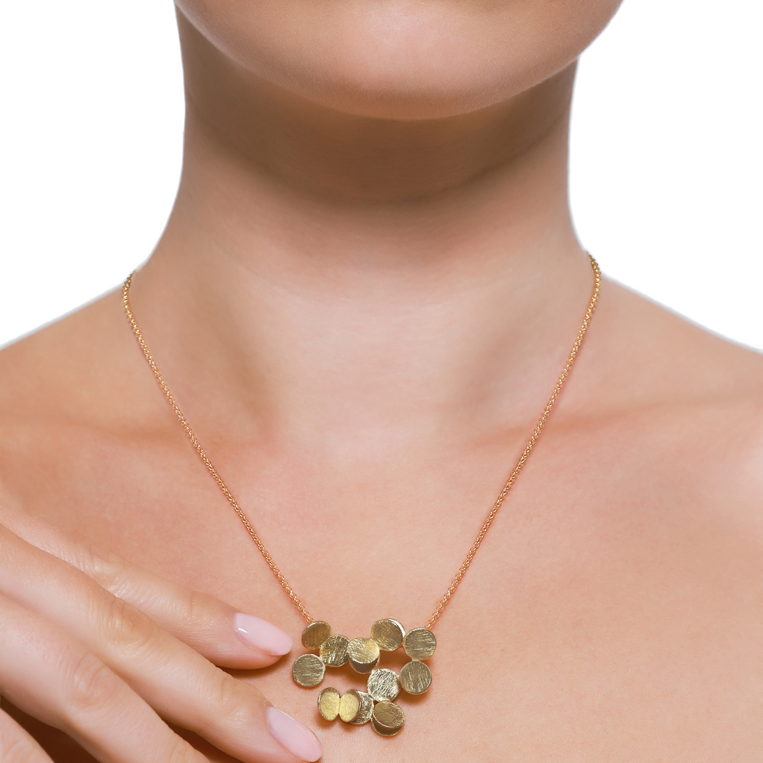 Elegante goldene Halskette mit mattem Plättchendesign