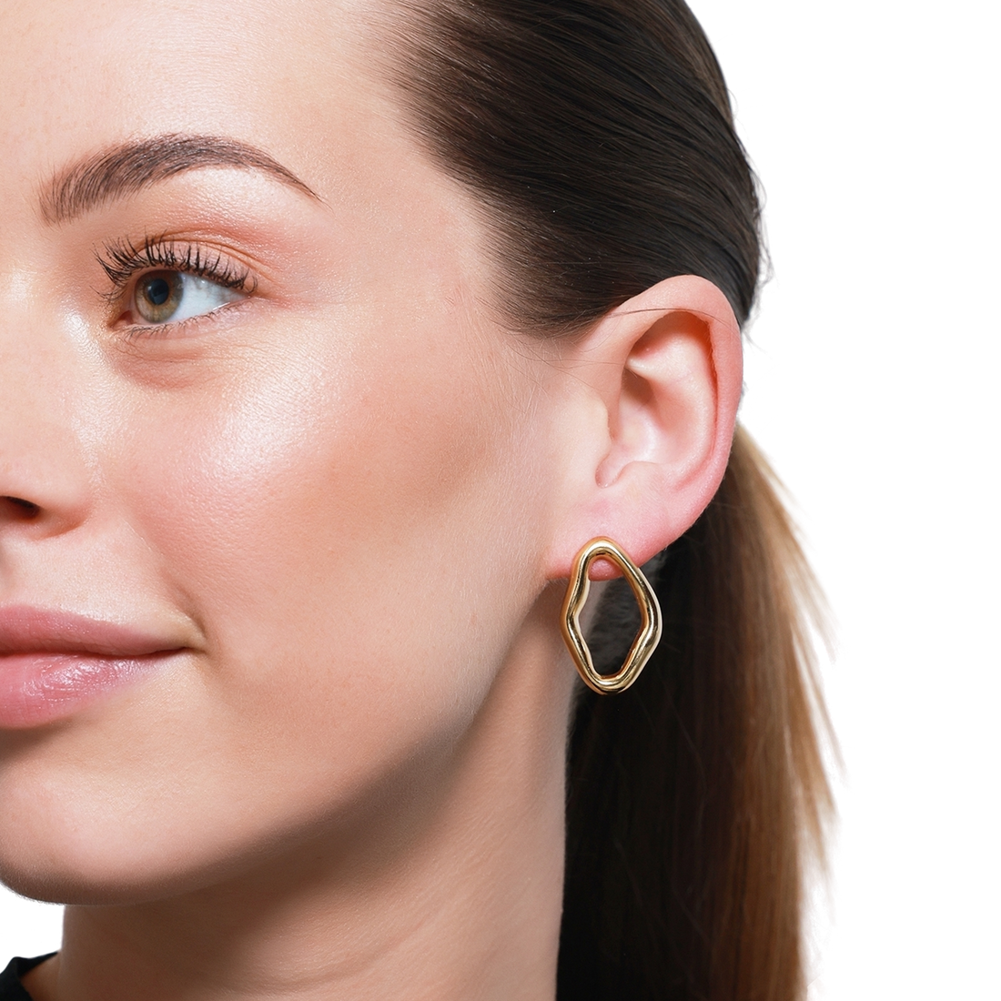 Eleganter Goldohrring für moderne Frauen entdecken