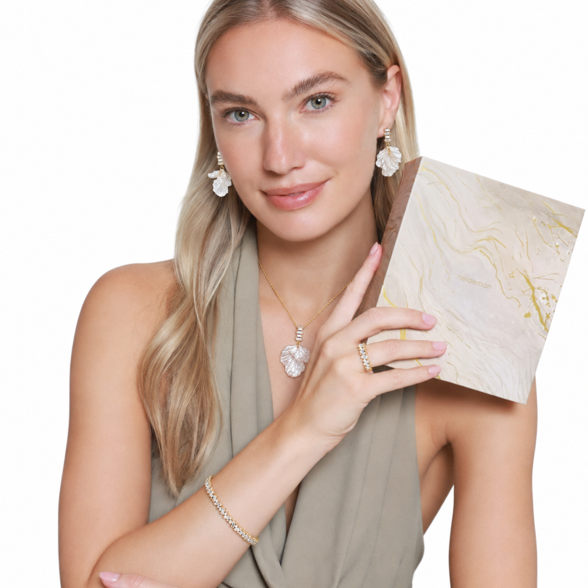 Adventsbox Celeste in Gold – Schmuckset Damen Edelstahl in der Detailansicht