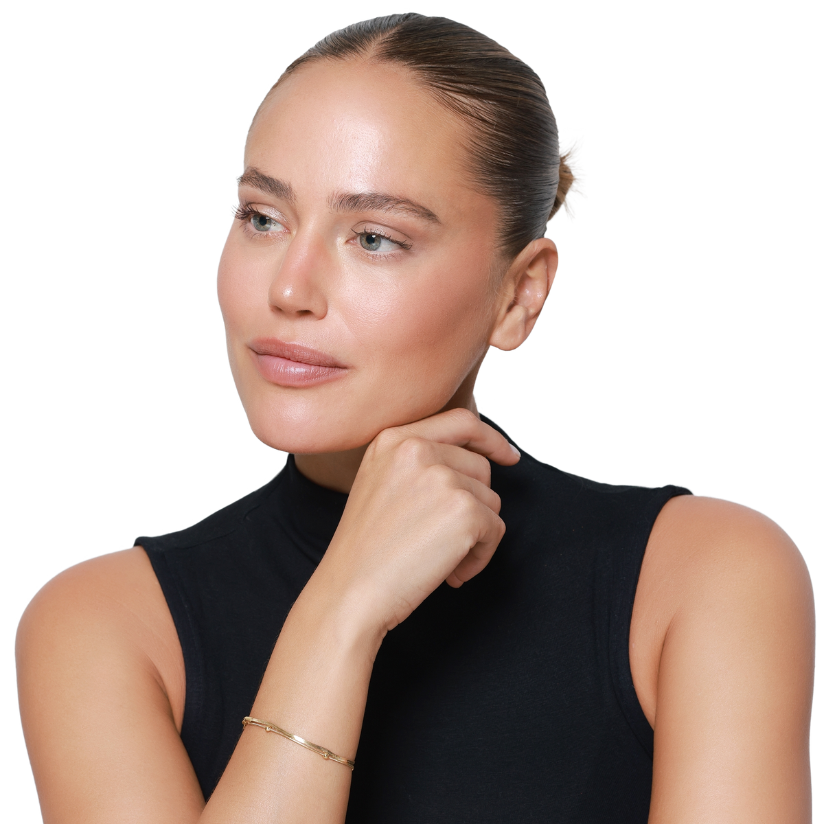 Armband Damen Gold Medea in Gold am Handgelenk getragen