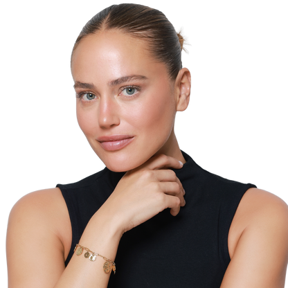 Armband Damen Edelstahl Selene Gold getragen am Handgelenk