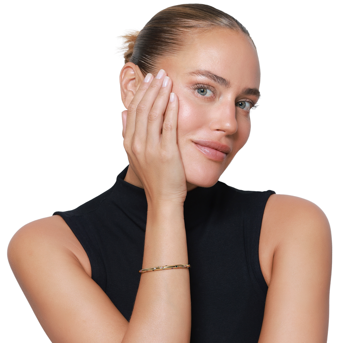 Armband Damen Gold Aino in Gold am Handgelenk getragen
