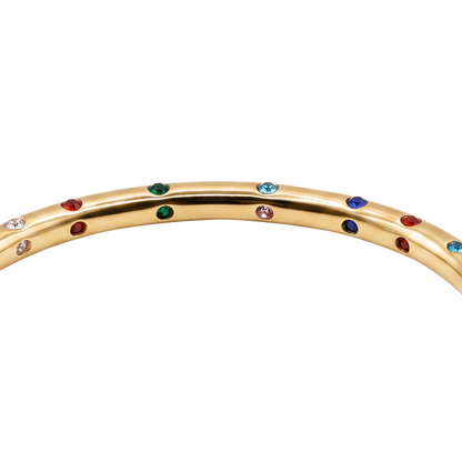 Armband Damen Gold Aino in Gold stilvoll zum Outfit gestylt