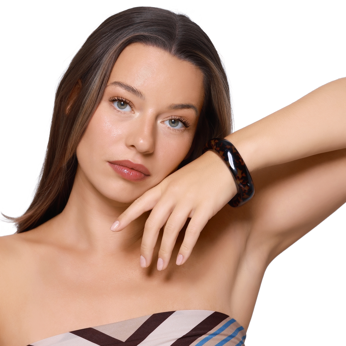 Armband Damen Resin Halia in Smoked Topaz - getragen am Handgelenk