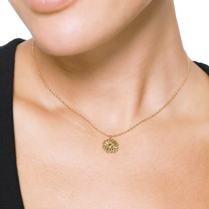 Halskette Damen Gold Moa in Gold Detailansicht des Blütenanhängers