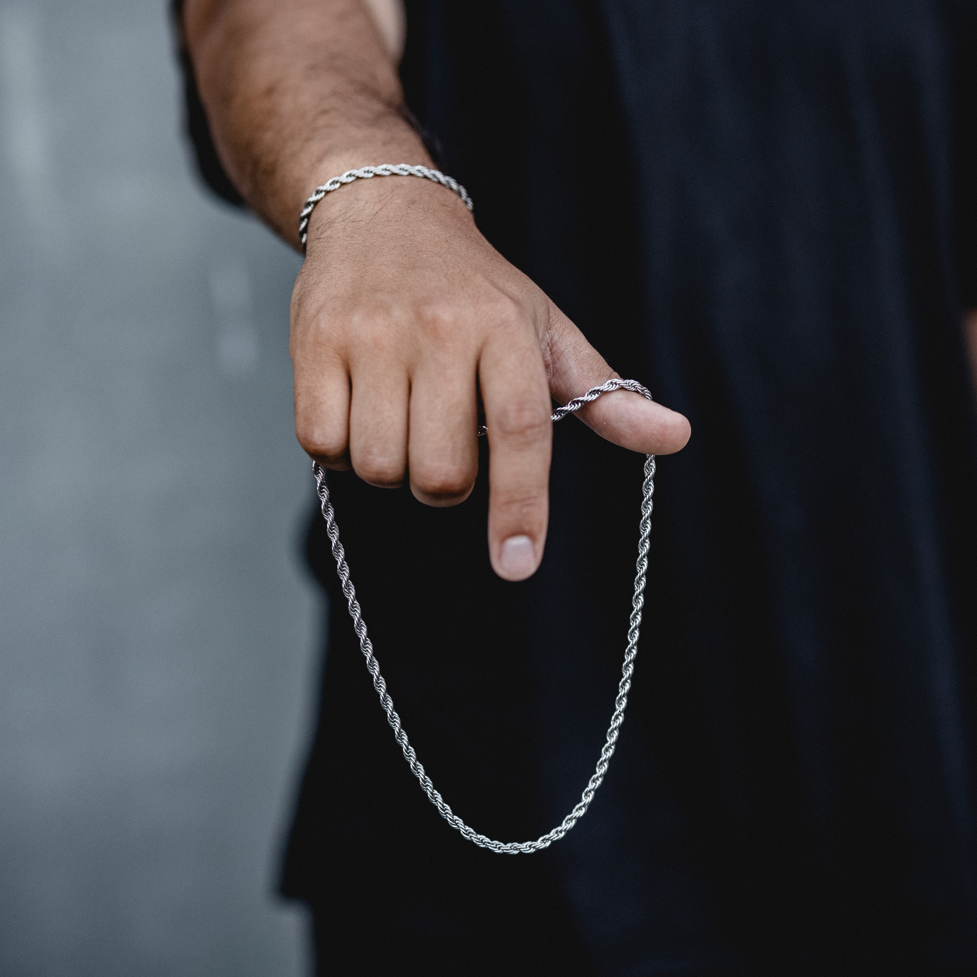 Wasserfester Schmuck für den modernen Mann