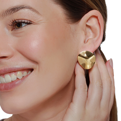 Ohrringe Damen Edelstahl Lani in Gold – Detailaufnahme der organischen Form