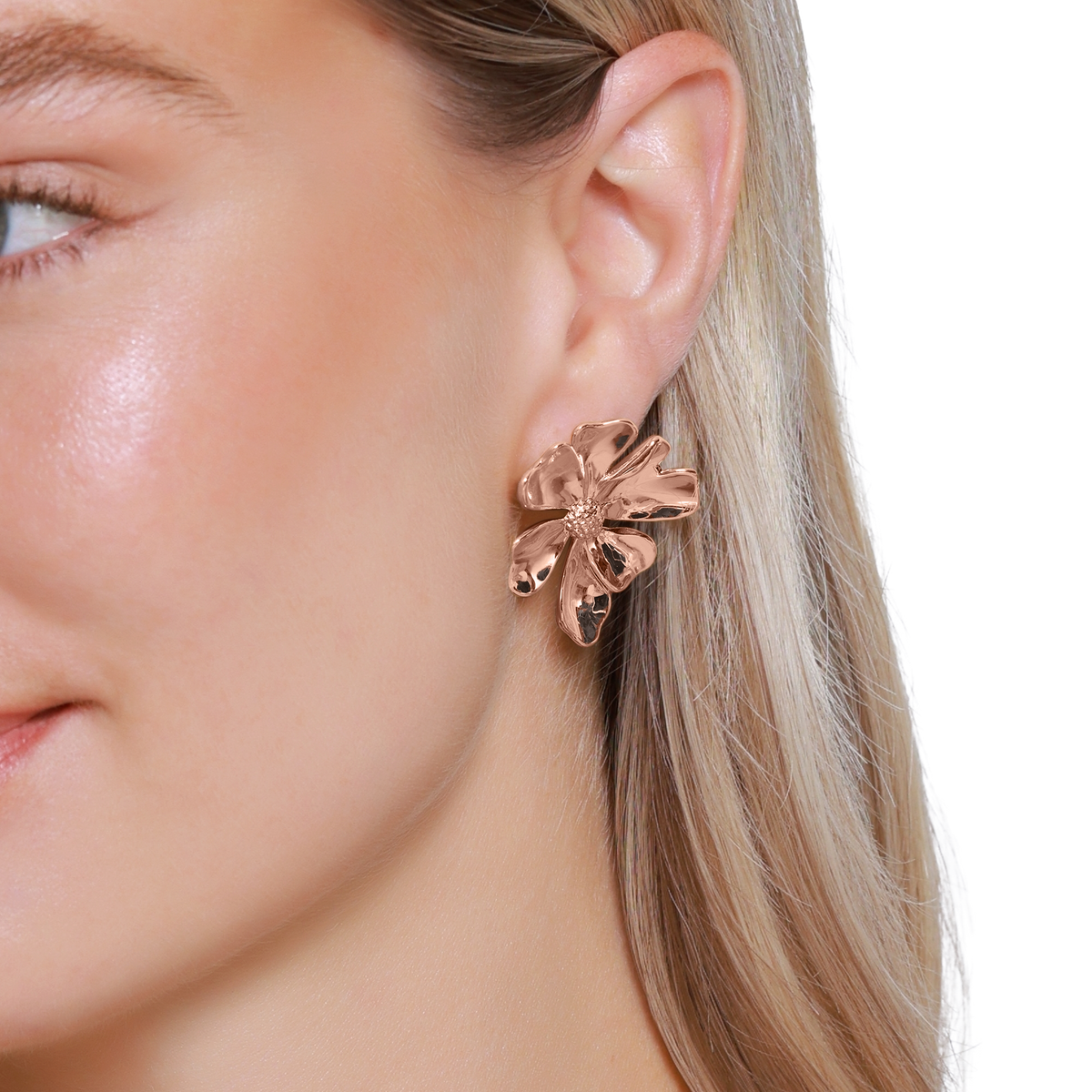 Roséfarbene Ohrringe Fia Damen – florale Detailansicht