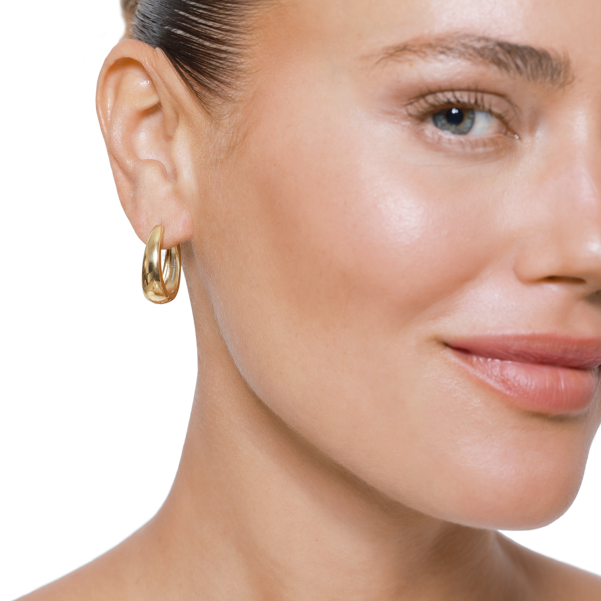 Ohrringe Damen Edelstahl Amara in Gold - Detailaufnahme der polierten Oberfläche