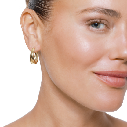 Ohrringe Damen Edelstahl Amara in Gold - Detailaufnahme der polierten Oberfläche