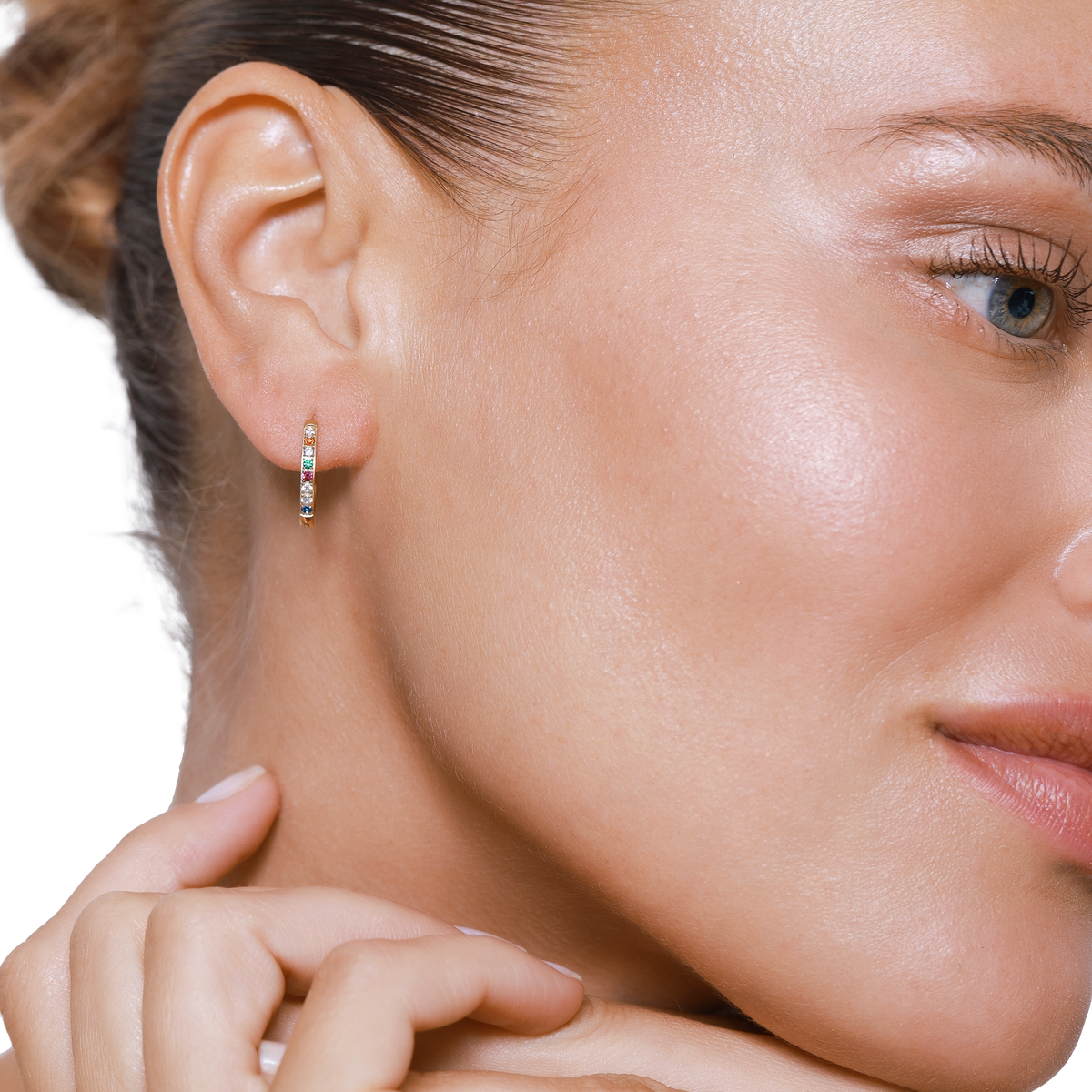Ohrringe Damen Edelstahl Azura in Gold - Detailaufnahme der funkelnden Steine