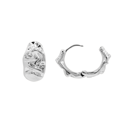 Damen Ohrringe Celeste in Silber gestylt zum Outfit