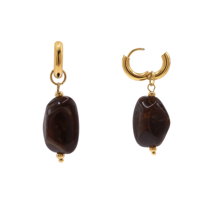 Ohrringe Damen Edelstahl Nefeli in Gold mit Stein Smoked Topaz gestylt zum Outfit