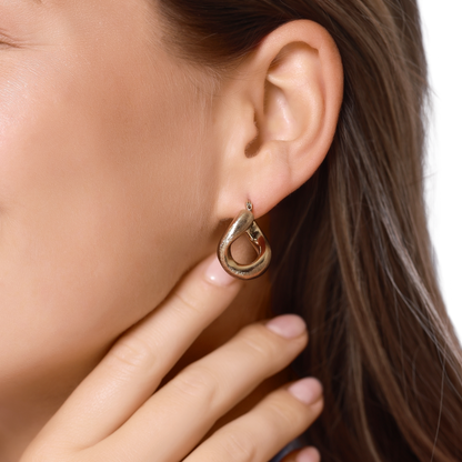 Ohrringe Damen Edelstahl Vika Gold Detail der gedrehten Form