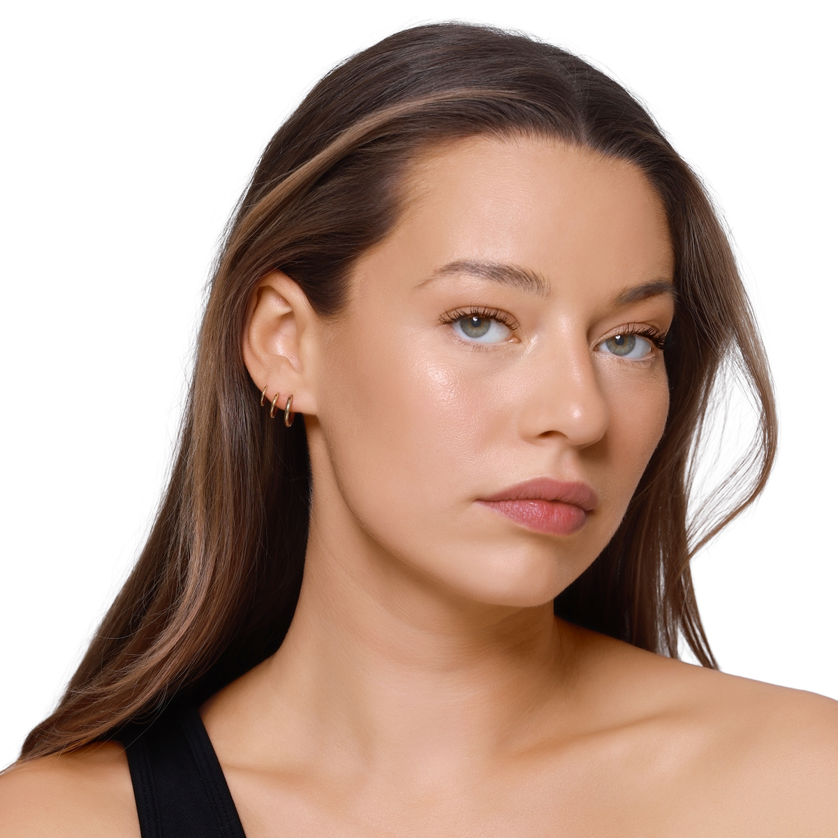 Ohrringe Damen Gold Vivienne am Ohr getragen