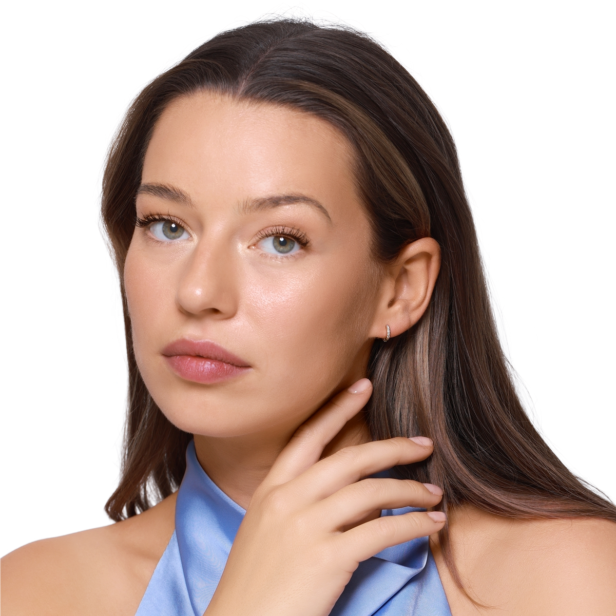 Damen Ohrringe Celestine Gold am Ohr getragen