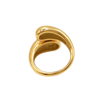 Ring Damen Edelstahl Elani Gold gestylt zum Outfit