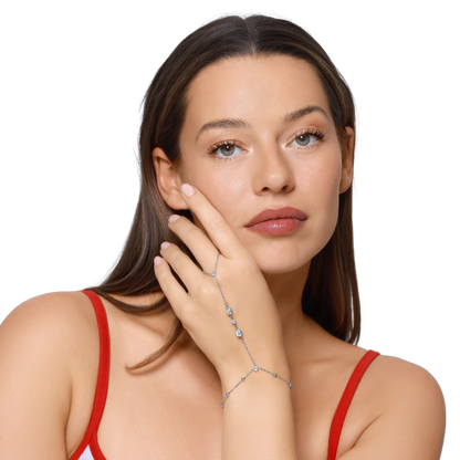 Damen Handkette Maite Silber an der Hand getragen