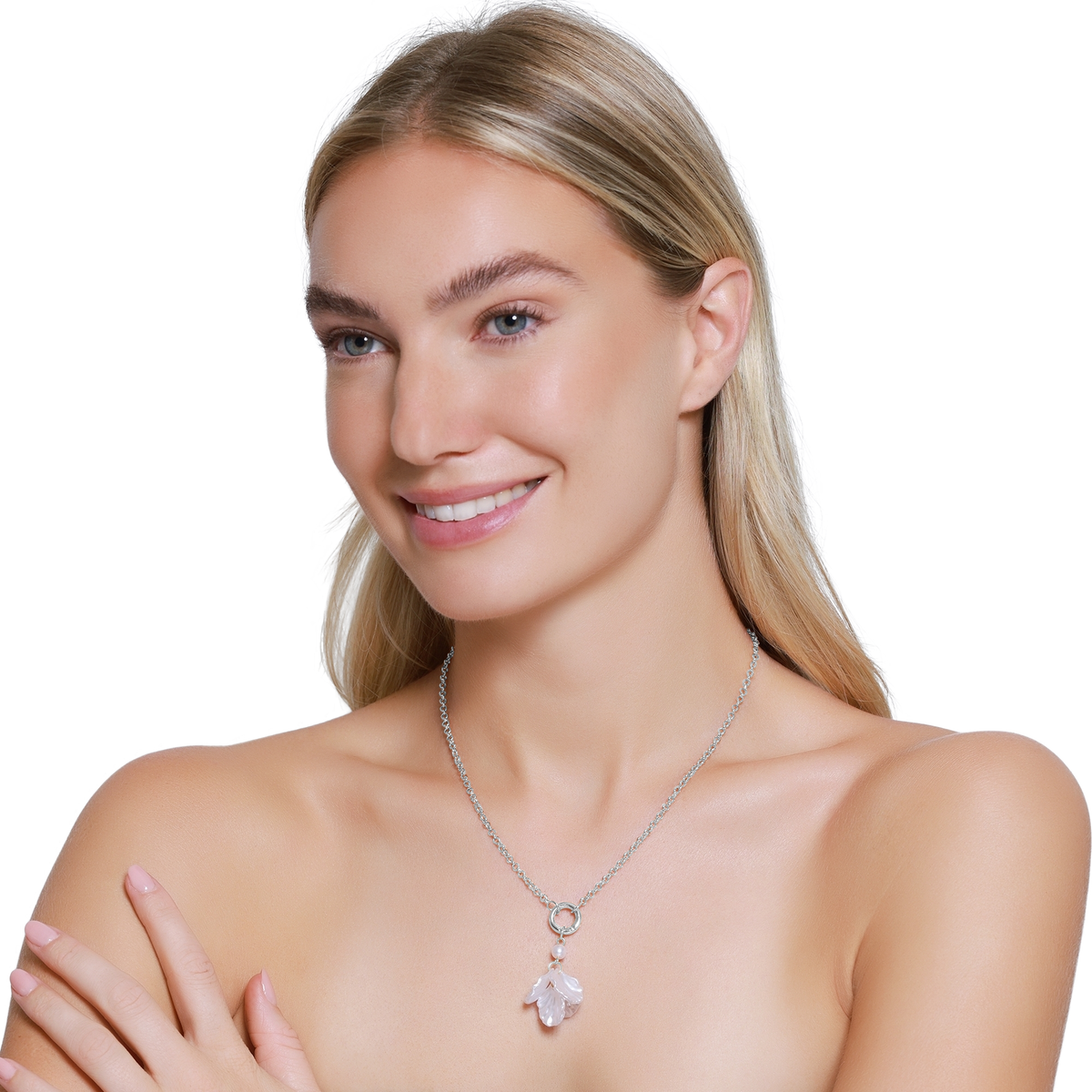 Charm Damen Edelstahl Arabella in Silber am Armband getragen